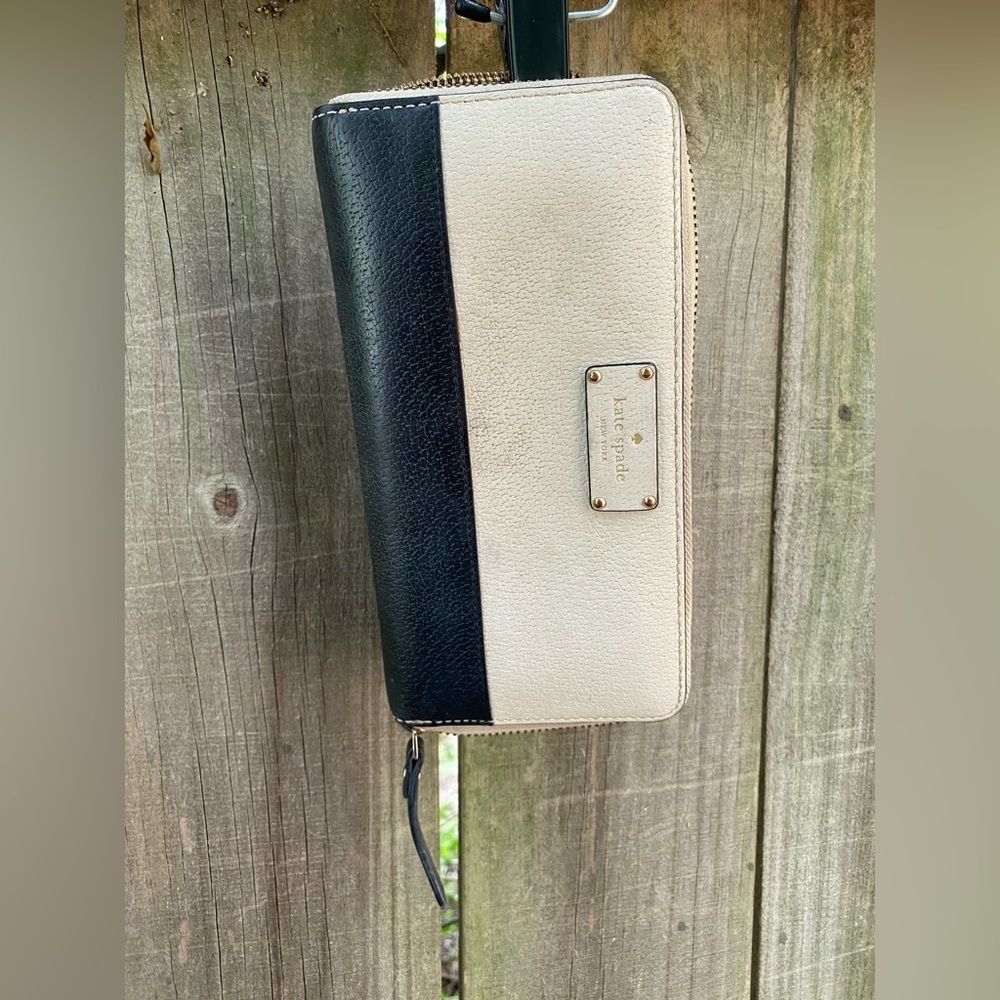 Kate Spade Neda Wallet​​